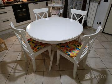 tavolo rotondo Ikea  con 4 sedie Ikea 