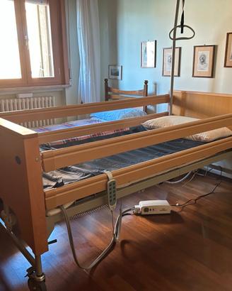 Letto elettrico a tre snodi per anziani e disabili