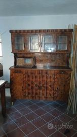 Credenza e tavolo con sedie primi del 900