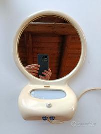 Specchio vintage con luce