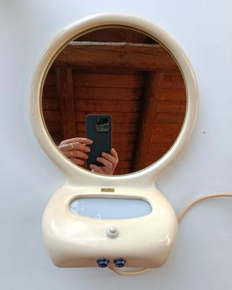 Specchio vintage con luce