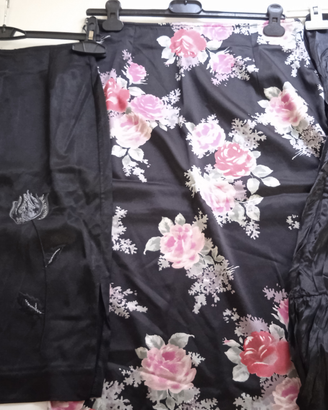 Stock di gonne di raso