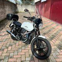 Moto Guzzi V7 Stone