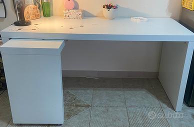 Scrivania bianca moderna-usata