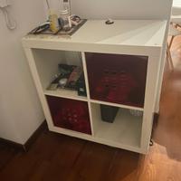 Scaffale IKEA KALLAX – Bianco con Inserti Rossi