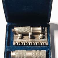 RASOIO C.A.V.A. WW2 CON ASTUCCIO ORIGINALE