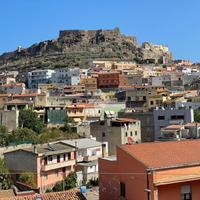 2 LOCALI A CASTELSARDO