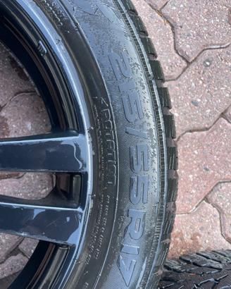 4 cerchi in lega con sensori e gomme da neve