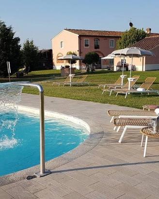 Rustico / Casale di 600 m² con più di 5 locali e b