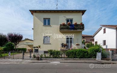 TRILOCALE IN CASA BIFAMILIARE - ZONA RESIDENZIAL