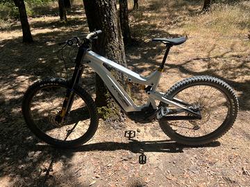 e-bike full ohlins full carbonio  450 km 
