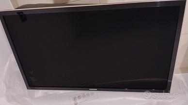 TV Samsung con supporto per muro 