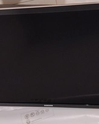 TV Samsung con supporto per muro 