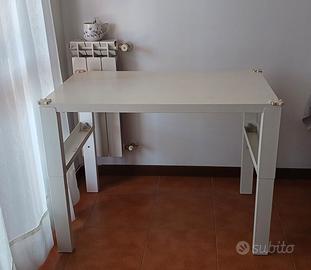 Scrivania per bimbi Ikea