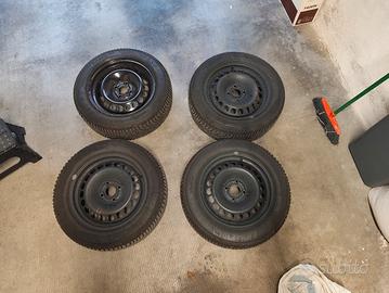 Gomme Invernali 185/60 R15 2023 con cerchi  4x100