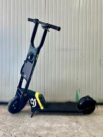 Husqvarna SKUTTA monopattino elettrico