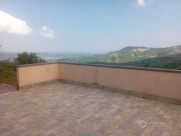 Appartamento con ampio terrazzo