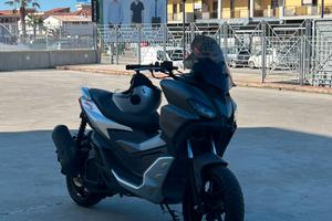 Aprilia SR gt  125 