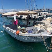 Barca da pesca entrobordo in VTR con licenza