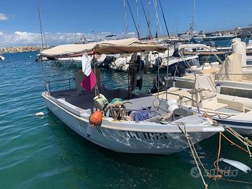 Barca da pesca entrobordo in VTR con licenza