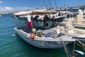 Barca da pesca entrobordo in VTR con licenza
