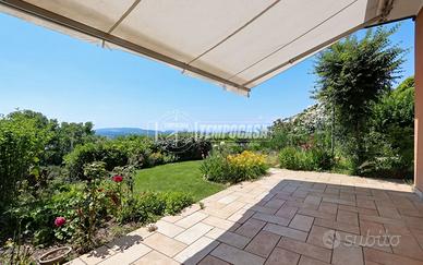 TRILOCALE CON GIARDINO VISTA LAGHI E BOX DOPPIO