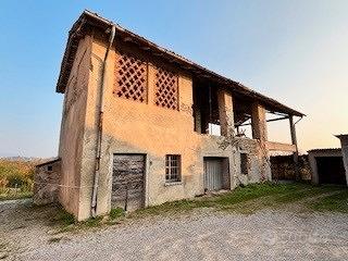 Cascina d'epoca da ristrutturare
