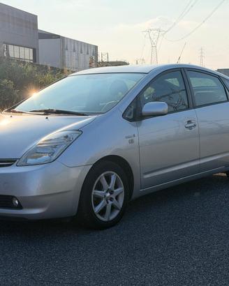 Toyota Prius 1.5i 16V Euro 4 - 2005 - 220.000 km