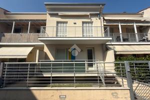 4 LOCALI A CARRARA