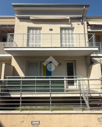 4 LOCALI A CARRARA
