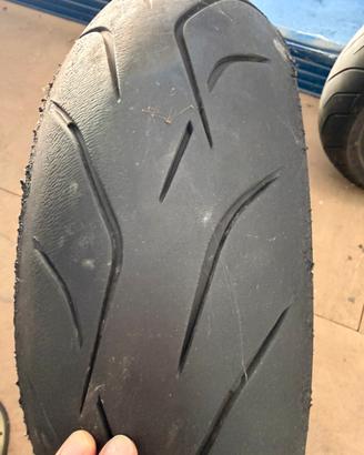 Gomme moto