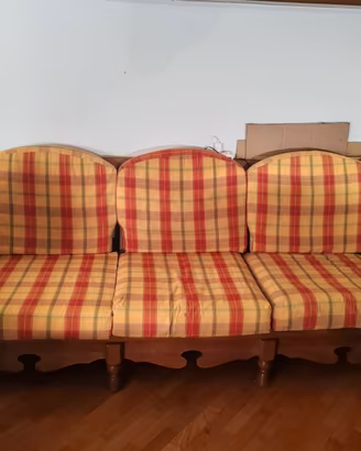 divano e due poltrone 