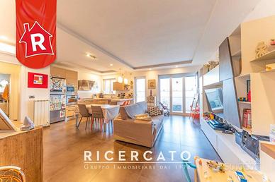 Appartamento di 150 m² con 4 locali e box auto a L