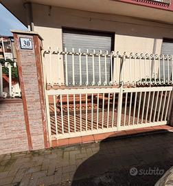 Locale commerciale Aci catena