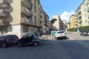 NEGOZIO A NAPOLI