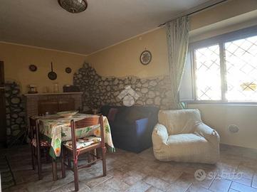 CASA SEMINDIPENDENTE A MONTAQUILA