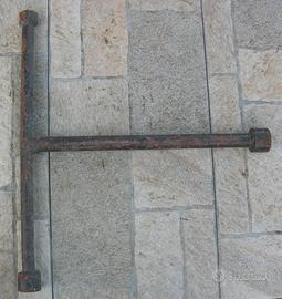 Chiave a T con bussole esagonali da mm 27, 22 e 19