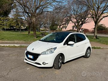 Peugeot 208 1.4 HDi Allure - Full Optional - 2015