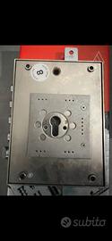 Serratura per porta blindata