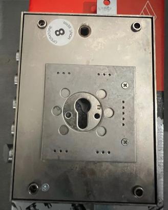 Serratura per porta blindata