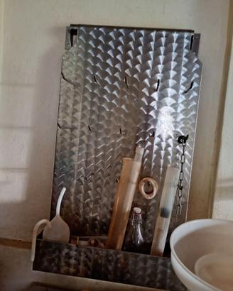 Portaoggetti inox per cantina