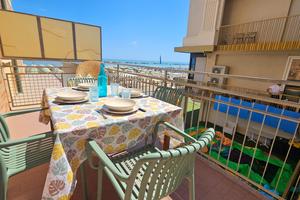 Igea Marina Bilocale Fronte Mare Estivo