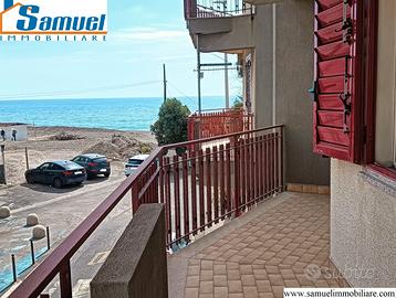 Fondachello, sul mare, appartamento con garage