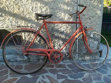 Bicicletta Bianchi rossa da restaurare