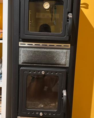 STUFA A LEGNA CON FORNO INTEGRATO