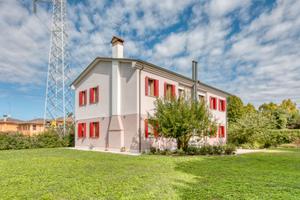 Villa Singola-2000mq di verde-Piombinodese