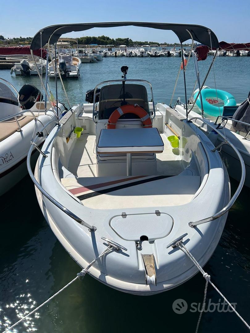 Barca a motore completamente messa a nuovo - Nautica In vendita a Lecce