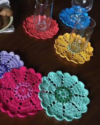 6 sottobicchieri ad uncinetto colorati o con lurex