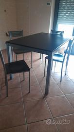 Tavolo con sedie