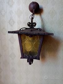 coppia di lampade da esterno in ferro battuto e ve